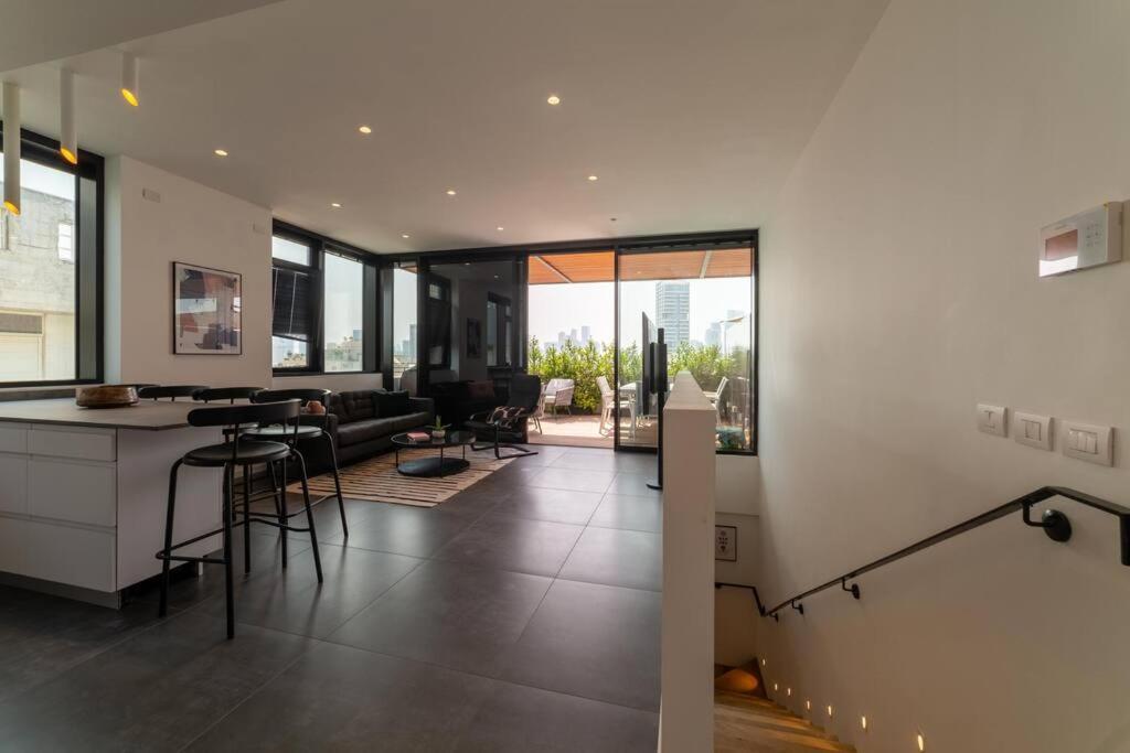 Amazing Penthouse On Gordon Beach 8 Guests เทลอาวีฟ ภายนอก รูปภาพ
