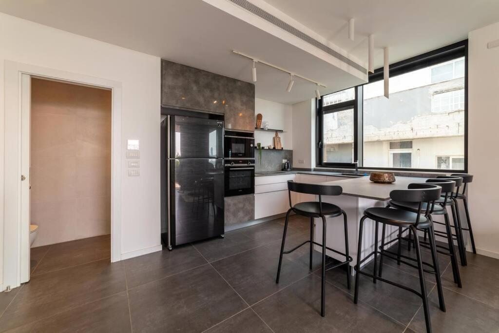 Amazing Penthouse On Gordon Beach 8 Guests เทลอาวีฟ ภายนอก รูปภาพ