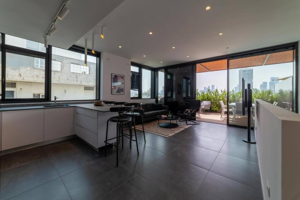 Amazing Penthouse On Gordon Beach 8 Guests เทลอาวีฟ ภายนอก รูปภาพ