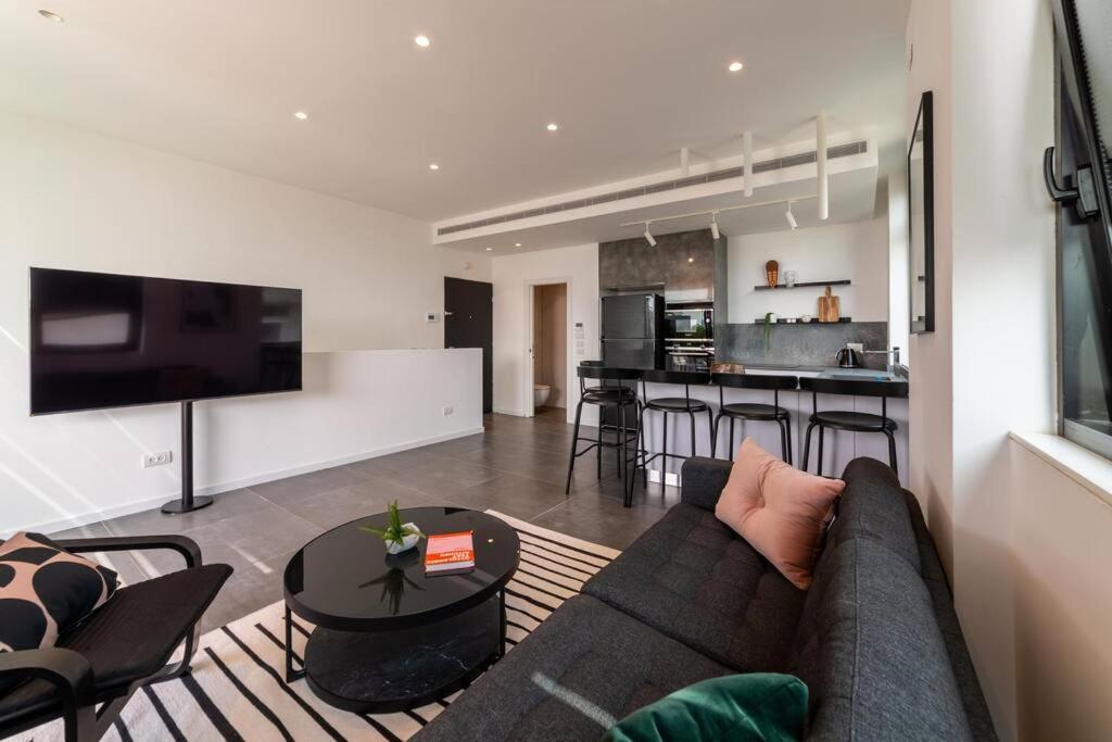 Amazing Penthouse On Gordon Beach 8 Guests เทลอาวีฟ ภายนอก รูปภาพ