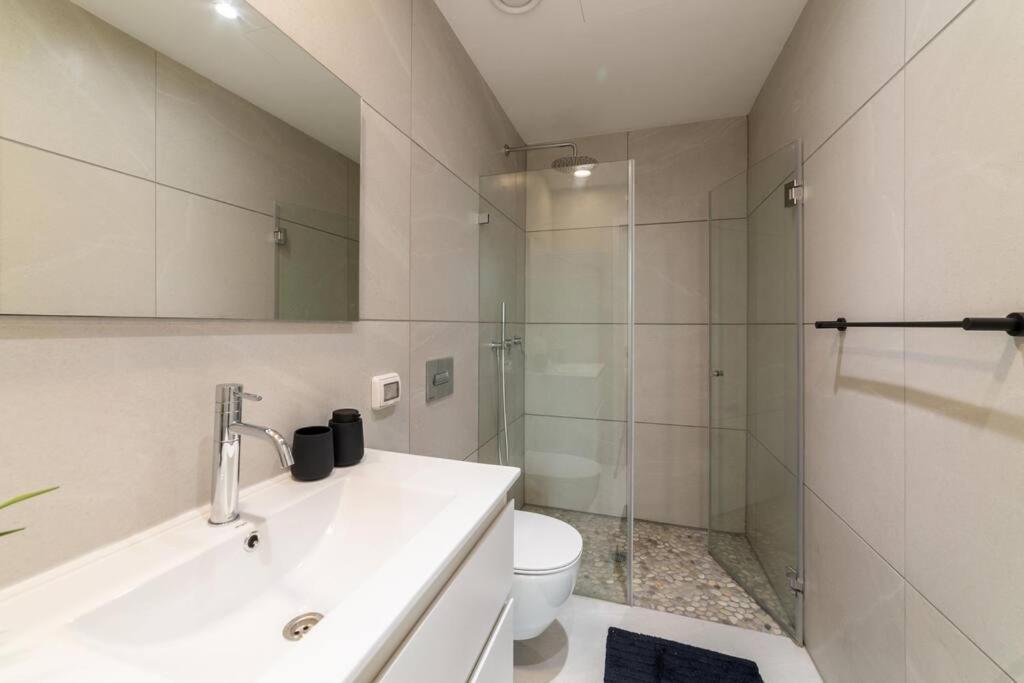 Amazing Penthouse On Gordon Beach 8 Guests เทลอาวีฟ ภายนอก รูปภาพ